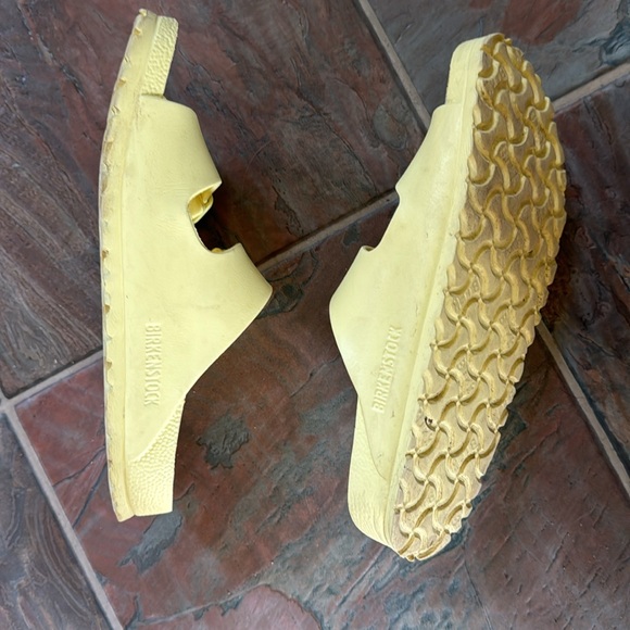 Women’s Birkenstock sandals size 38. Fits 7 1/2 to an 8.  Gently worn. - Picture 3 of 3